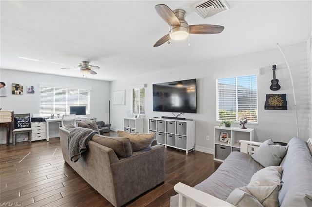 885 Entrada DR S, Fort Myers, FL 33919