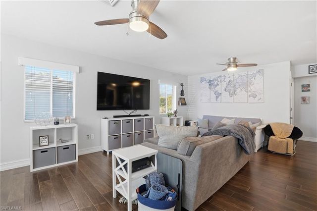 885 Entrada DR S, Fort Myers, FL 33919