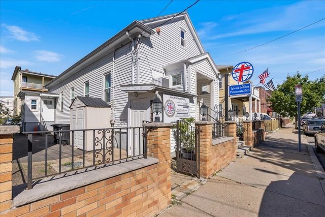 26 Mansfield St, Somerville, MA 02143