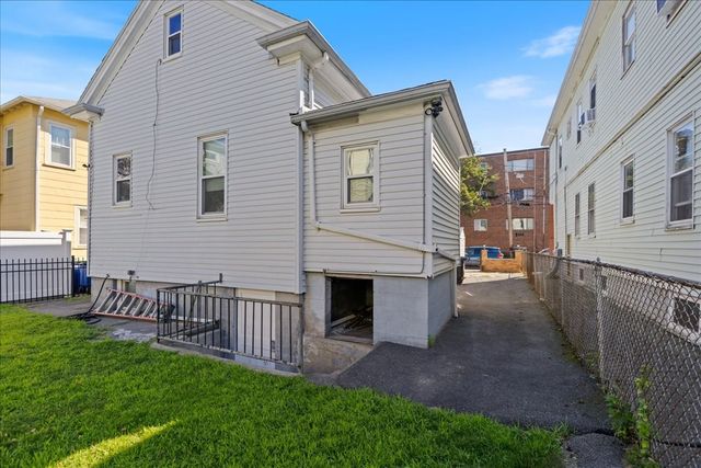26 Mansfield St, Somerville, MA 02143