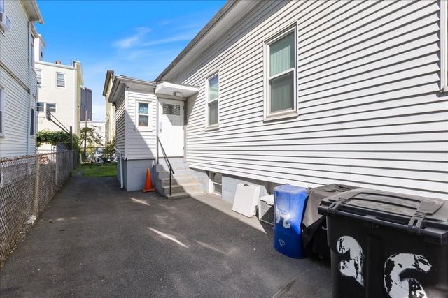 26 Mansfield St, Somerville, MA 02143
