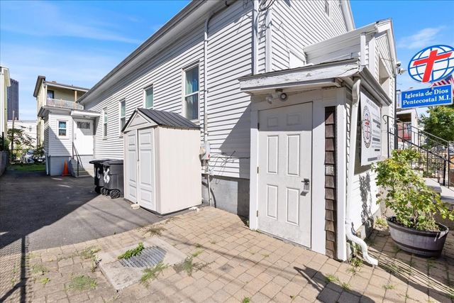 26 Mansfield St, Somerville, MA 02143