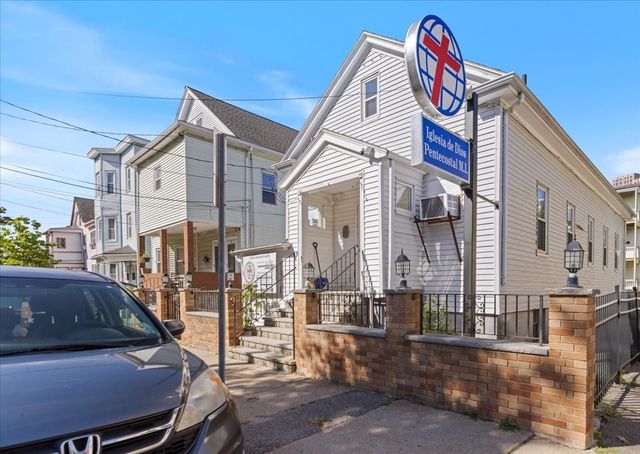 26 Mansfield St, Somerville, MA 02143