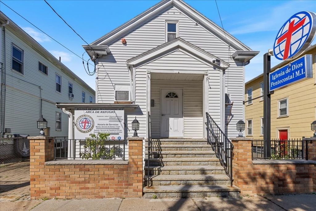 26 Mansfield St, Somerville, MA 02143