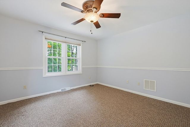 206 Laurelwood Dr 206, Hopedale, MA 01747