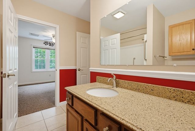 206 Laurelwood Dr 206, Hopedale, MA 01747