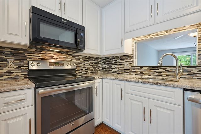206 Laurelwood Dr 206, Hopedale, MA 01747