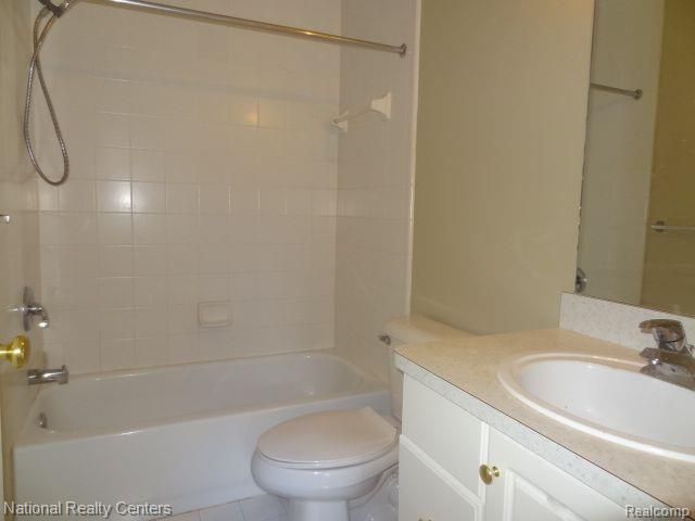 45707 N Stonewood Road, Canton, MI 48187