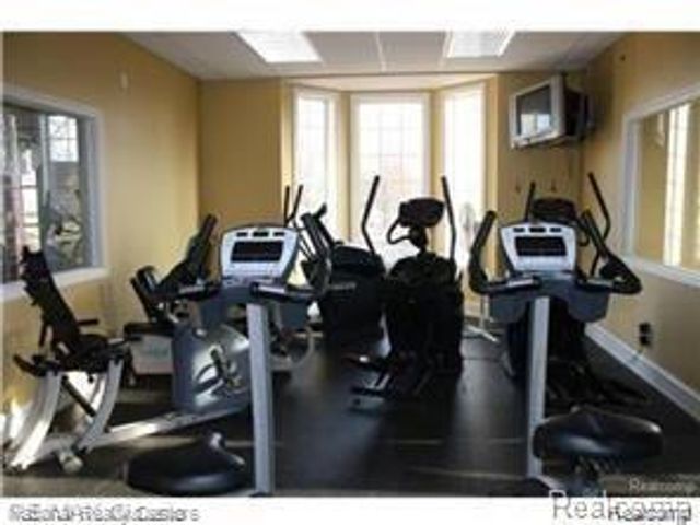 45707 N Stonewood Road, Canton, MI 48187