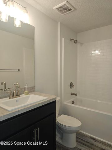 880 De Groodt Road SW, Palm Bay, FL 32908