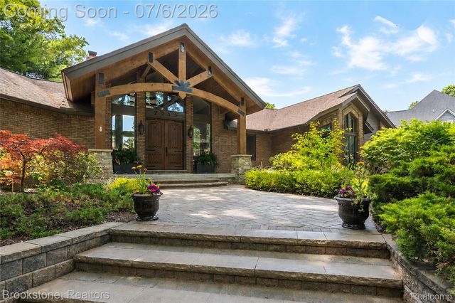 7215 DEER LAKE Court, Independence Charter Township, MI 48346