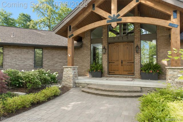 7215 DEER LAKE Court, Independence Charter Township, MI 48346