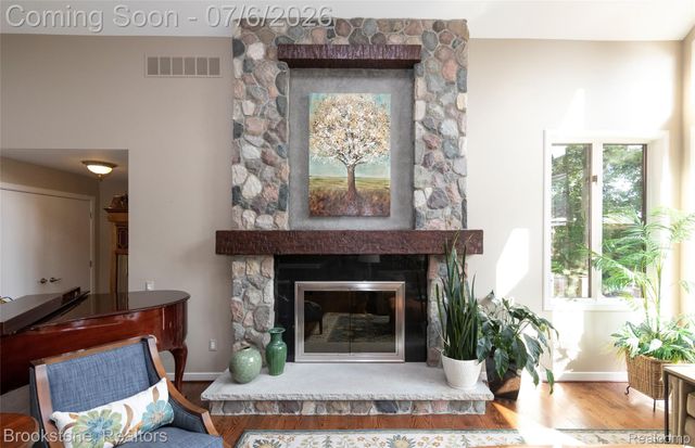 7215 DEER LAKE Court, Independence Charter Township, MI 48346
