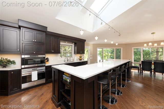 7215 DEER LAKE Court, Independence Charter Township, MI 48346