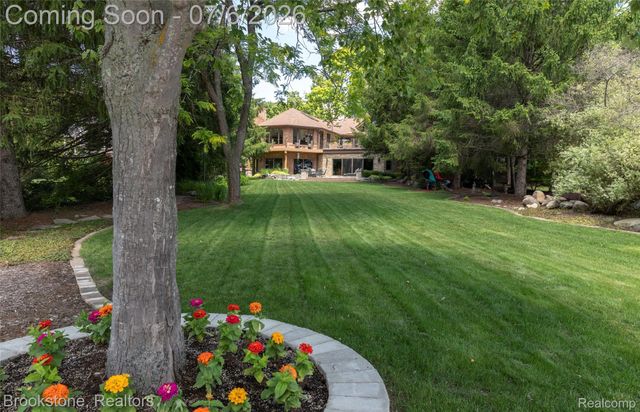 7215 DEER LAKE Court, Independence Charter Township, MI 48346