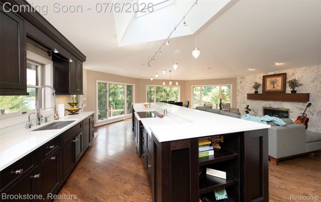 7215 DEER LAKE Court, Independence Charter Township, MI 48346