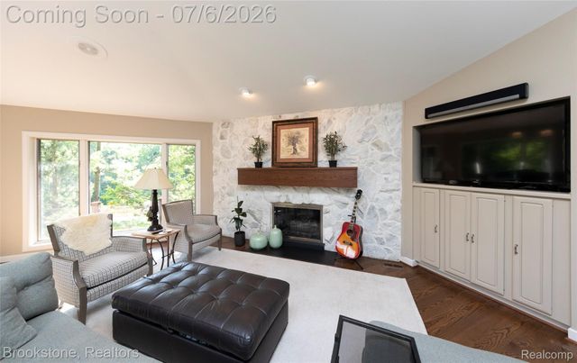 7215 DEER LAKE Court, Independence Charter Township, MI 48346