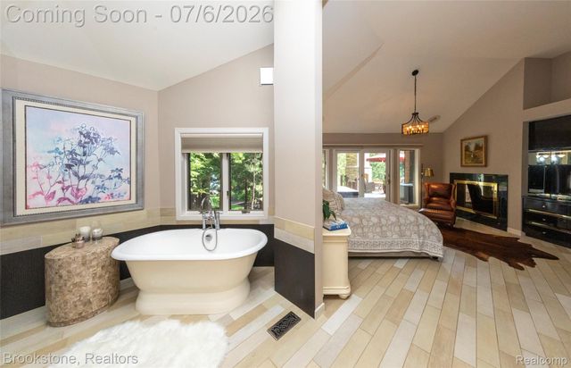 7215 DEER LAKE Court, Independence Charter Township, MI 48346