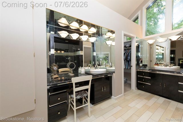 7215 DEER LAKE Court, Independence Charter Township, MI 48346