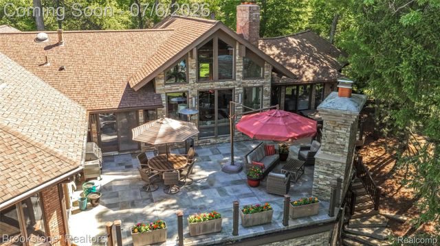 7215 DEER LAKE Court, Independence Charter Township, MI 48346
