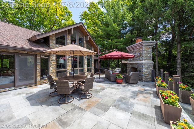 7215 DEER LAKE Court, Independence Charter Township, MI 48346