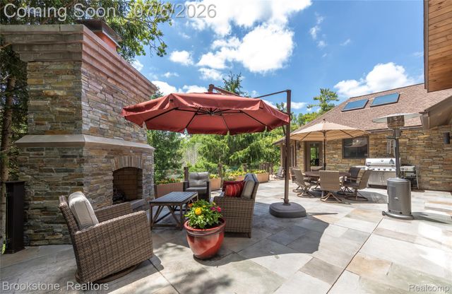7215 DEER LAKE Court, Independence Charter Township, MI 48346