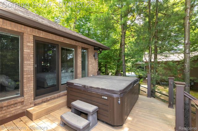 7215 DEER LAKE Court, Independence Charter Township, MI 48346