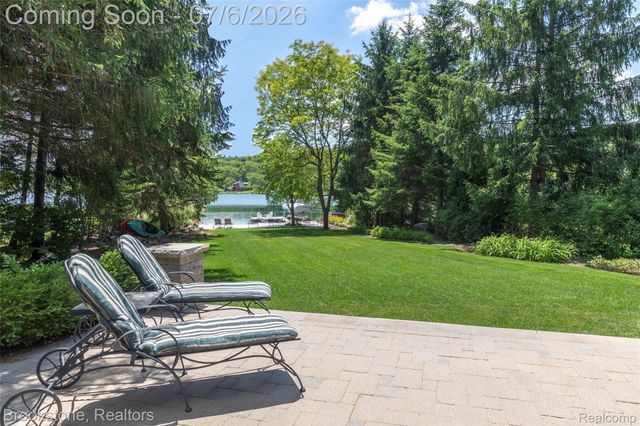 7215 DEER LAKE Court, Independence Charter Township, MI 48346