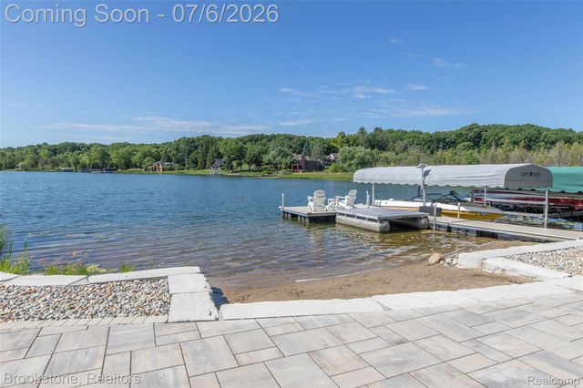 7215 DEER LAKE Court, Independence Charter Township, MI 48346