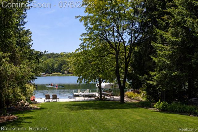 7215 DEER LAKE Court, Independence Charter Township, MI 48346