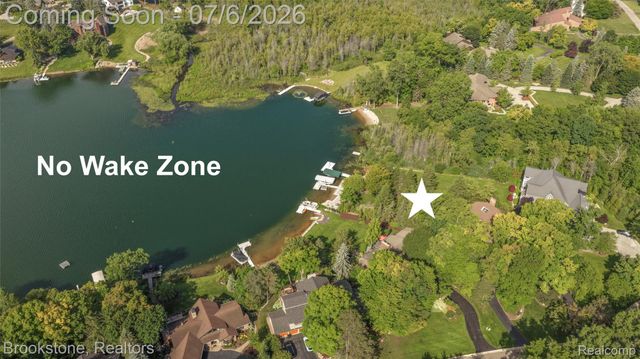 7215 DEER LAKE Court, Independence Charter Township, MI 48346