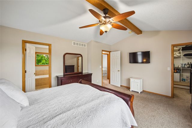 3466 Glenwood Drive, West Des Moines, IA 50265