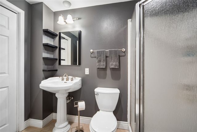 3466 Glenwood Drive, West Des Moines, IA 50265