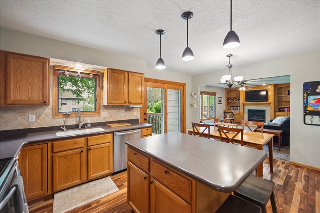 3466 Glenwood Drive, West Des Moines, IA 50265