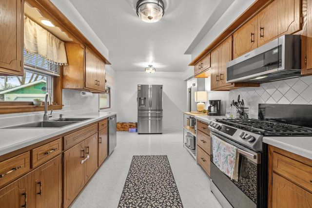 148 Echo LANE, Racine, WI 53406