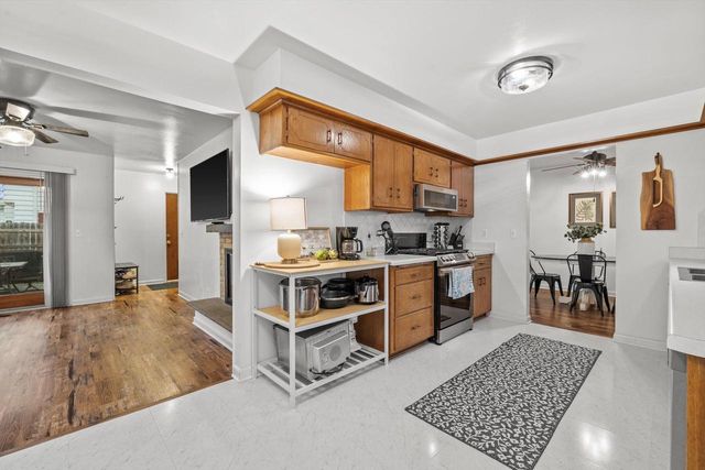 148 Echo LANE, Racine, WI 53406