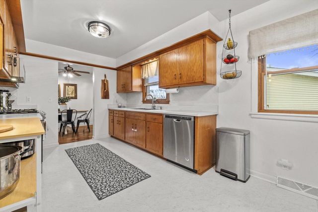 148 Echo LANE, Racine, WI 53406