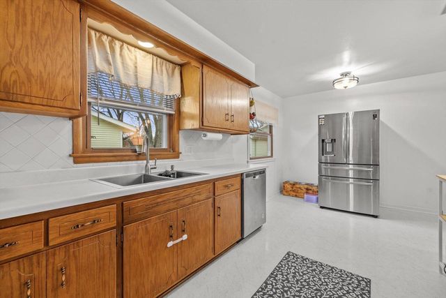 148 Echo LANE, Racine, WI 53406