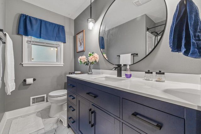 148 Echo LANE, Racine, WI 53406