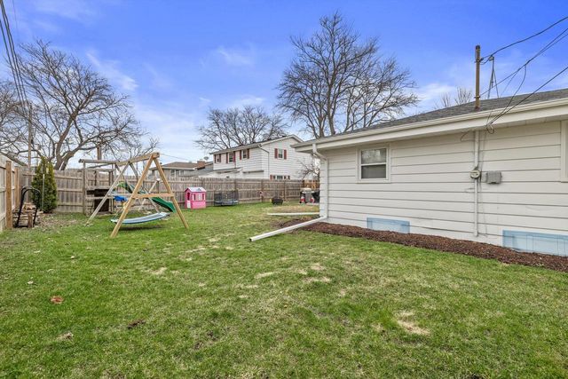 148 Echo LANE, Racine, WI 53406