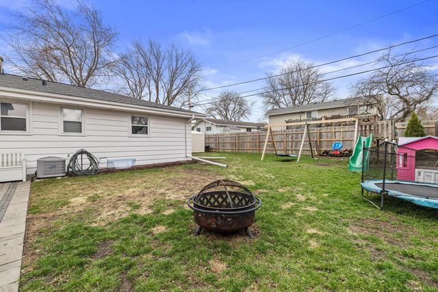 148 Echo LANE, Racine, WI 53406