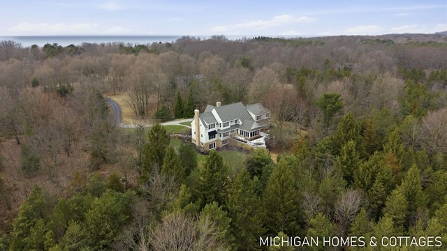 5484 Lakeshore Avenue, Port Sheldon Twp, MI 49424