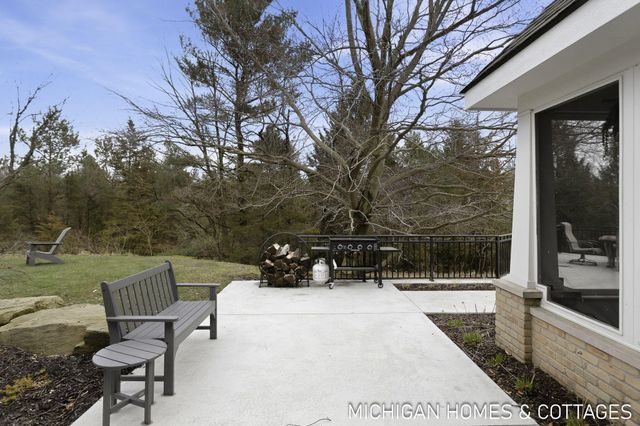 5484 Lakeshore Avenue, Port Sheldon Twp, MI 49424