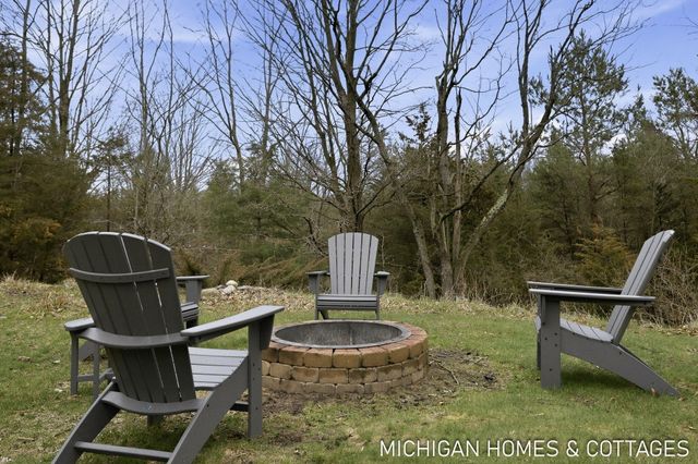 5484 Lakeshore Avenue, Port Sheldon Twp, MI 49424
