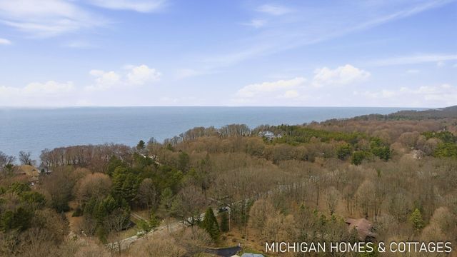 5484 Lakeshore Avenue, Port Sheldon Twp, MI 49424