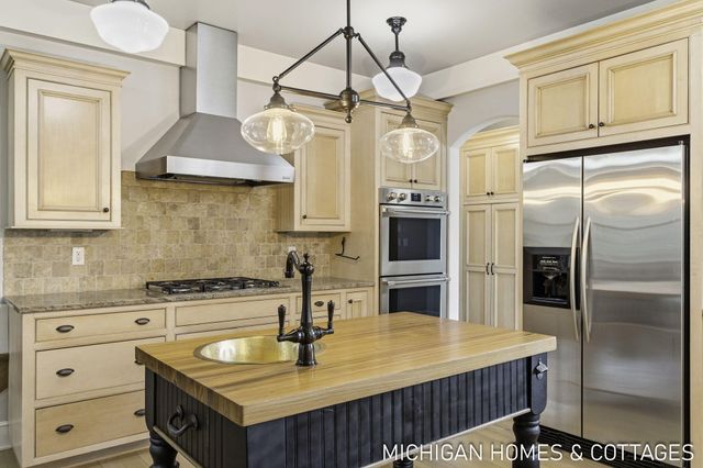 5484 Lakeshore Avenue, Port Sheldon Twp, MI 49424