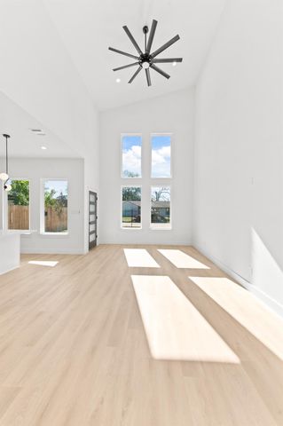 5903 Doolittle Blvd, Houston, TX 77033