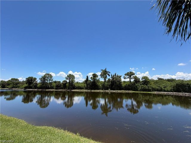 5735 Foxlake DR 6, North Fort Myers, FL 33917