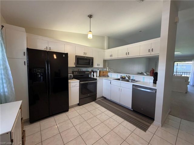 5735 Foxlake DR 6, North Fort Myers, FL 33917