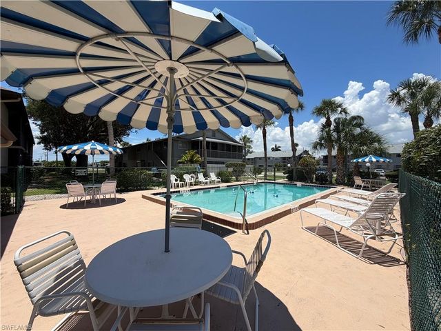 5735 Foxlake DR 6, North Fort Myers, FL 33917